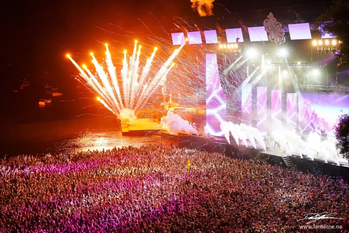 Fyrverkeri over Palmesus-festivalen i Kristiansand