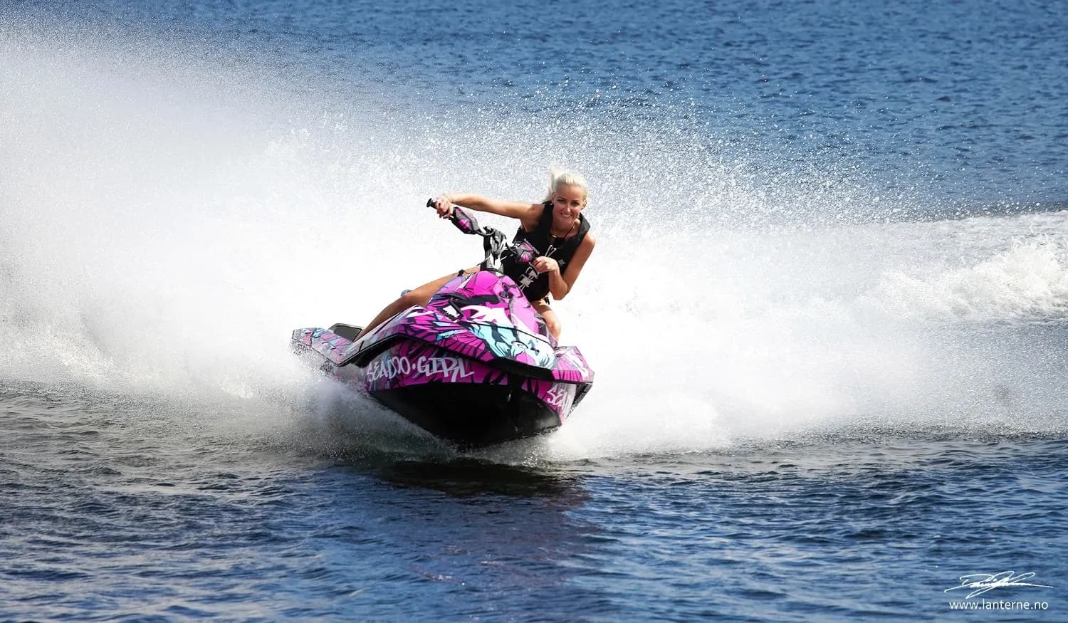 Vannscooter-action — sportsfoto av Lanterne Foto